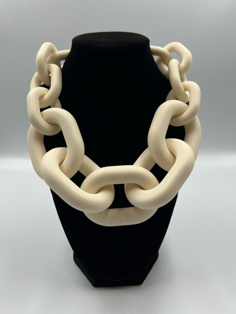 Piper K Chunky Cream Resin Chain Link Oversized Statement Necklace